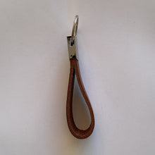 Load image into Gallery viewer, BLCK / CDR. Leather Keyhanger Cognac
