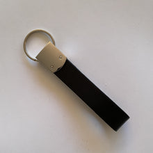 Laad afbeelding in Galerij-viewer, BLCK /CDR. Leather Keyhanger Black
